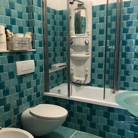 Casa Vacanze Gialloblubis Imperia
